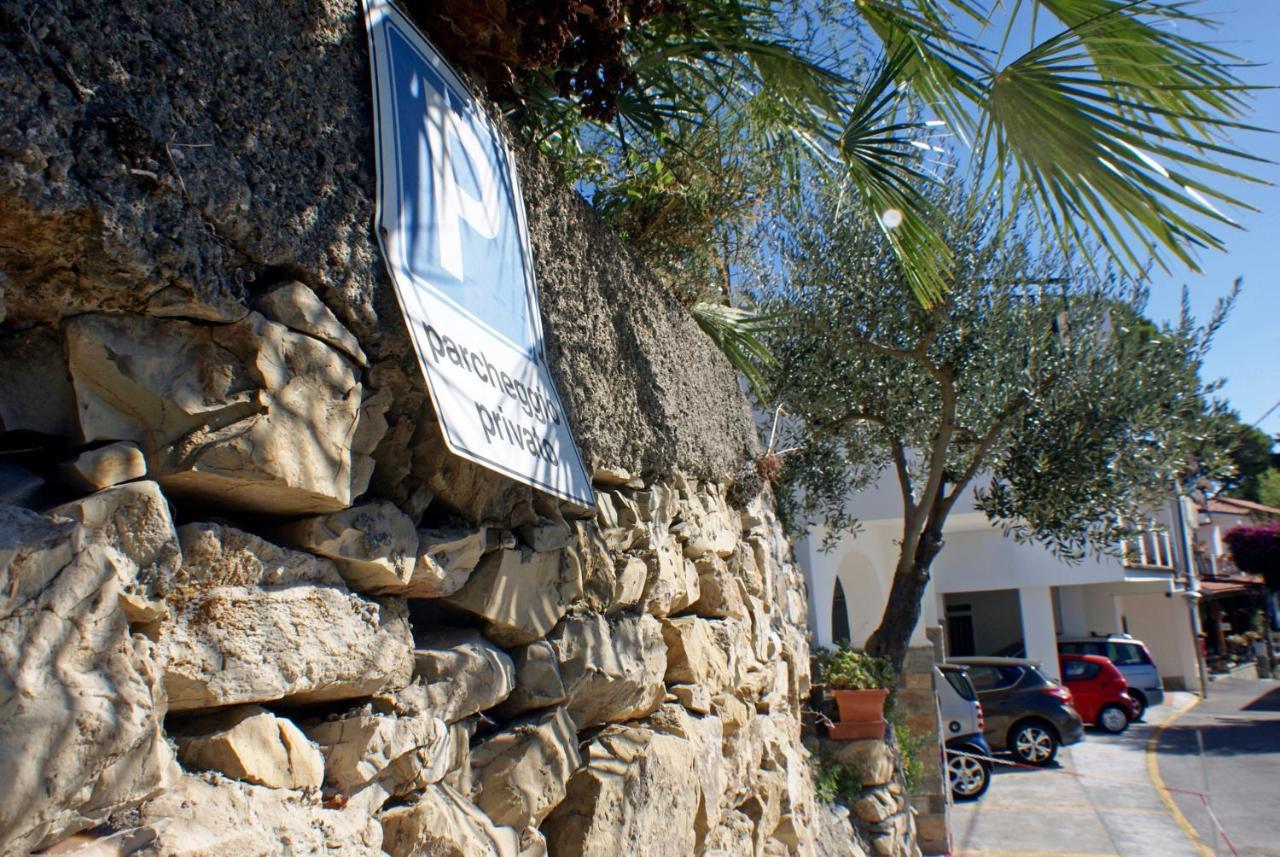 Albergo La Pineta Marina dʼMarina dʼAndora Zewnętrze zdjęcie