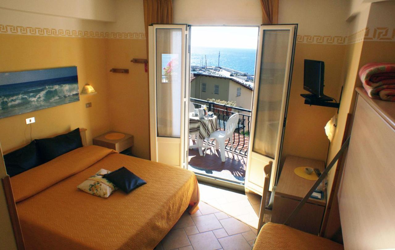 Albergo La Pineta Marina dʼMarina dʼAndora Zewnętrze zdjęcie
