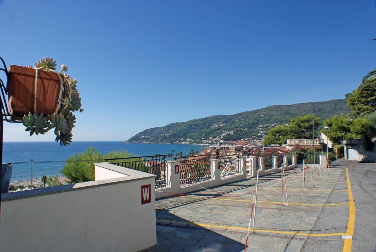Albergo La Pineta Marina dʼMarina dʼAndora Zewnętrze zdjęcie
