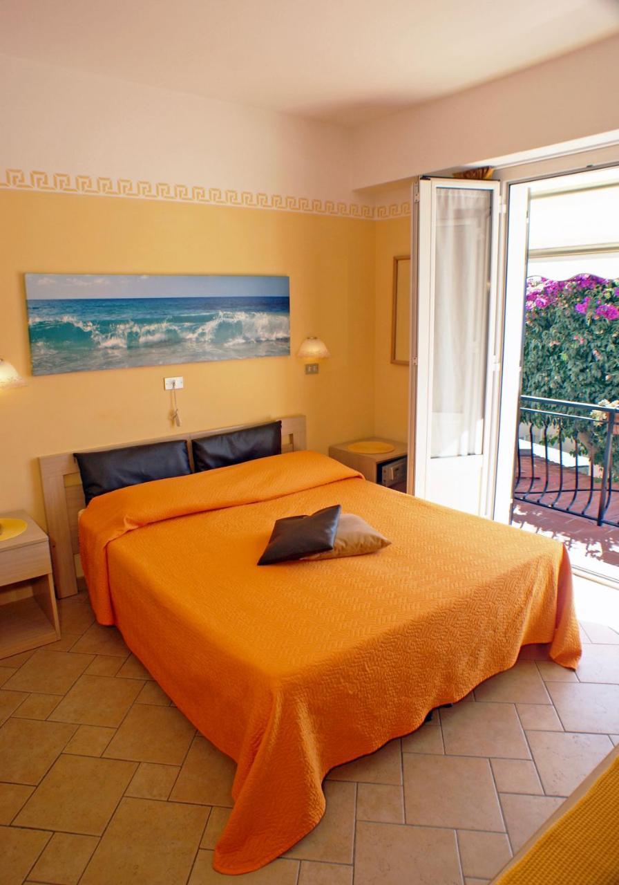 Albergo La Pineta Marina dʼMarina dʼAndora Zewnętrze zdjęcie